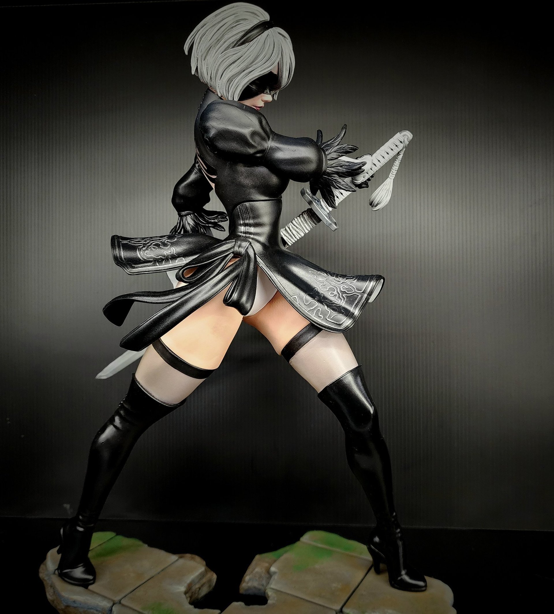 black and white bed linen