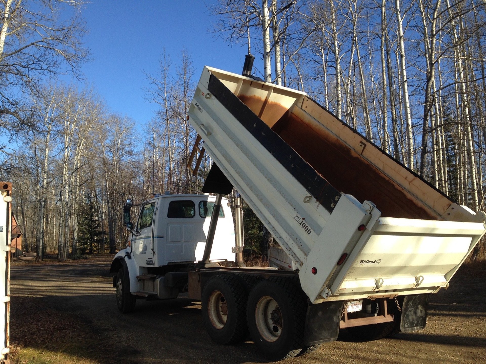 gray computer monitor