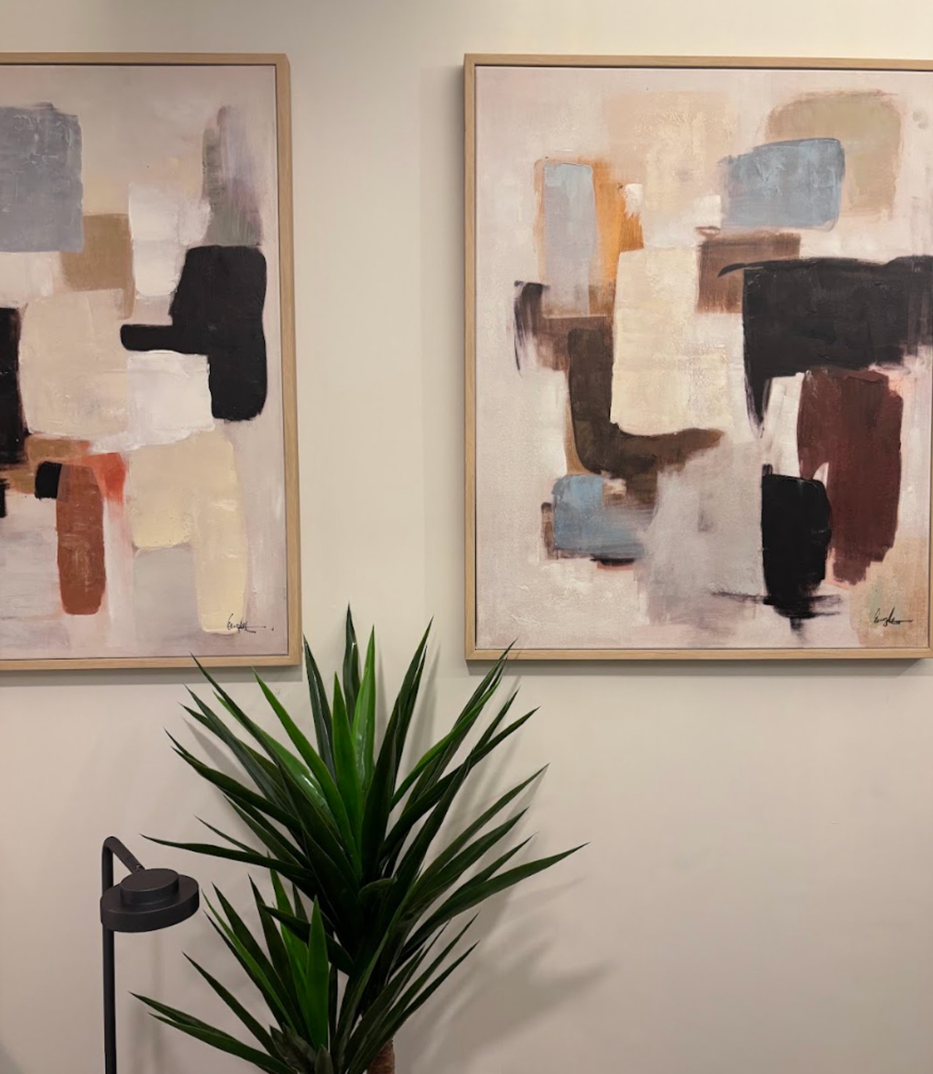 gray computer monitor