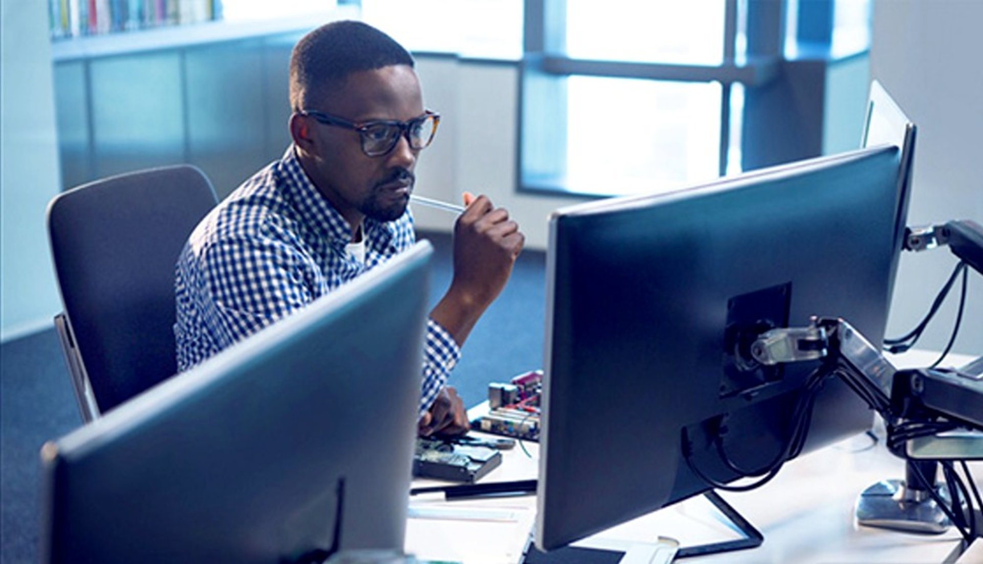 black and white bed linen