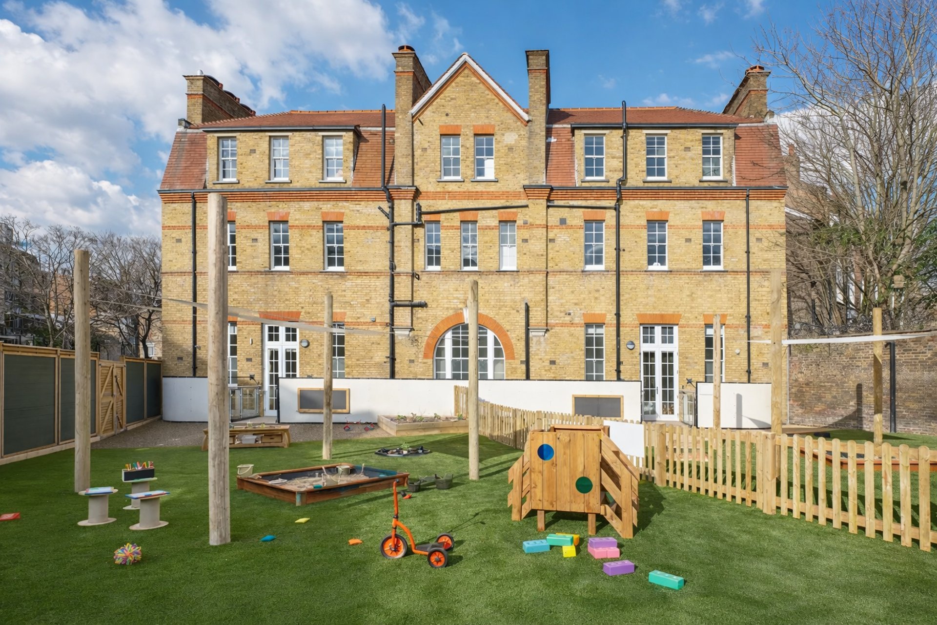 black and white bed linen