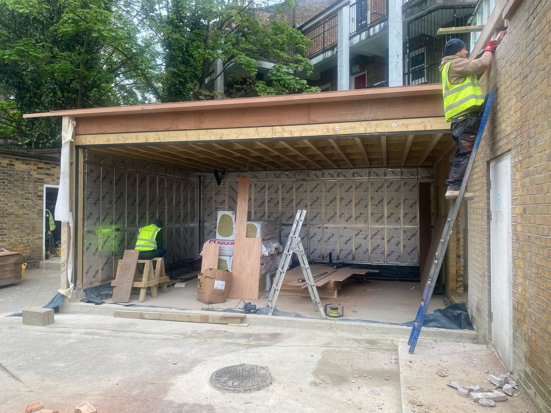 black and white bed linen