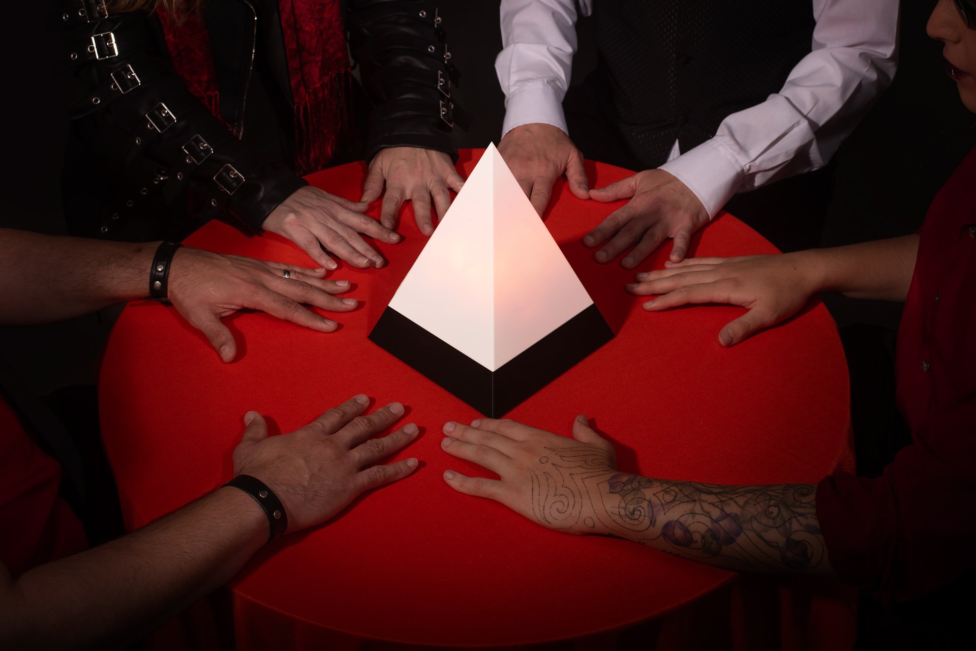 black and white bed linen