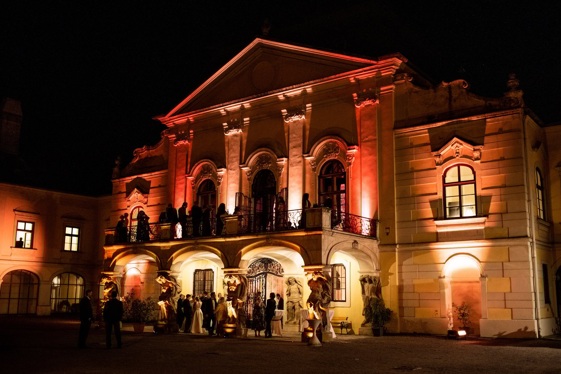 black and white bed linen