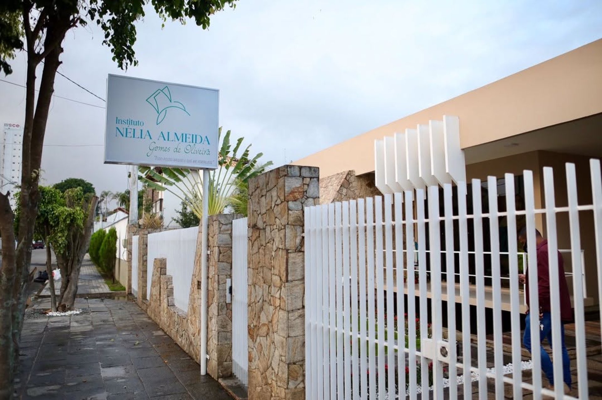 black and brown leather padded tub sofa