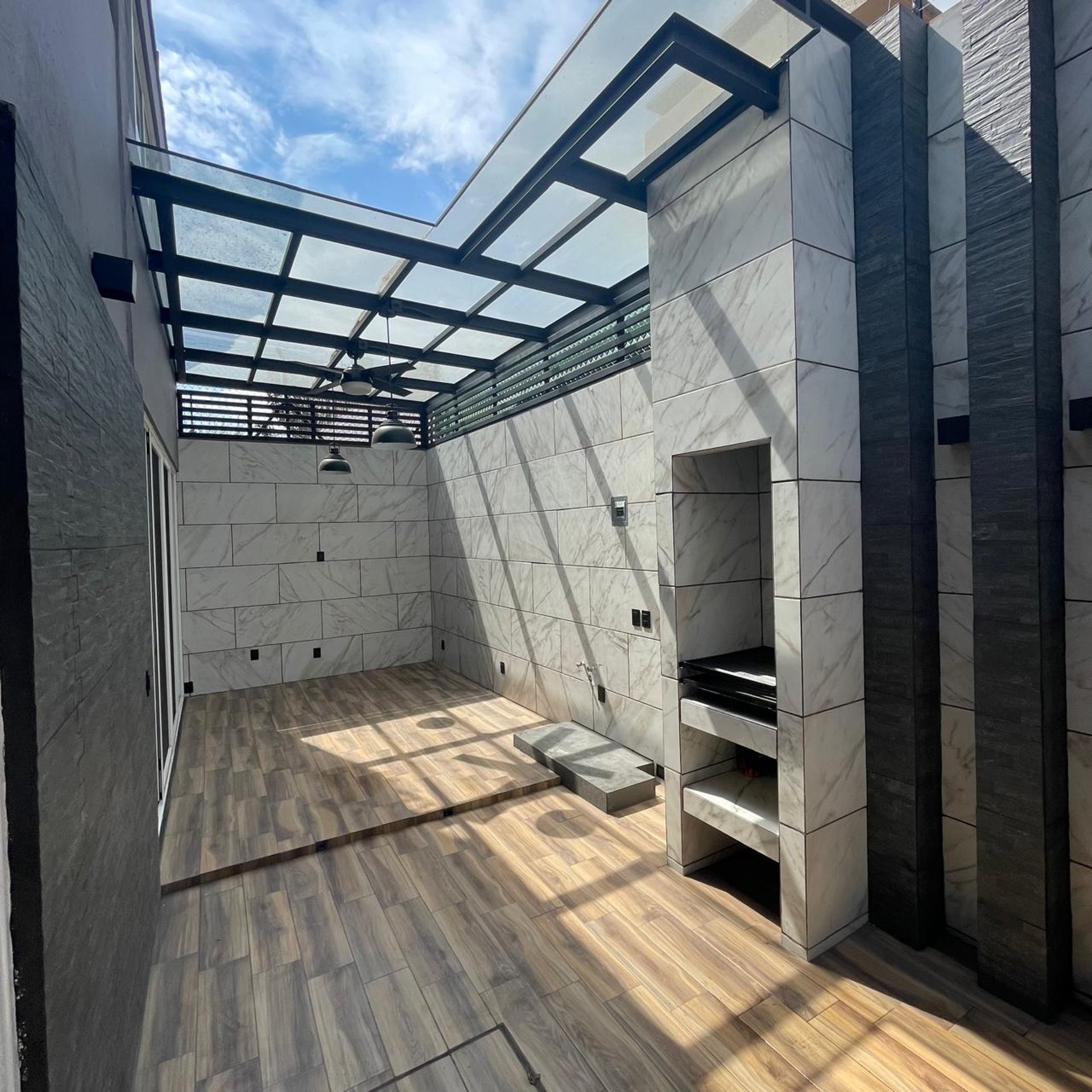 black and white bed linen