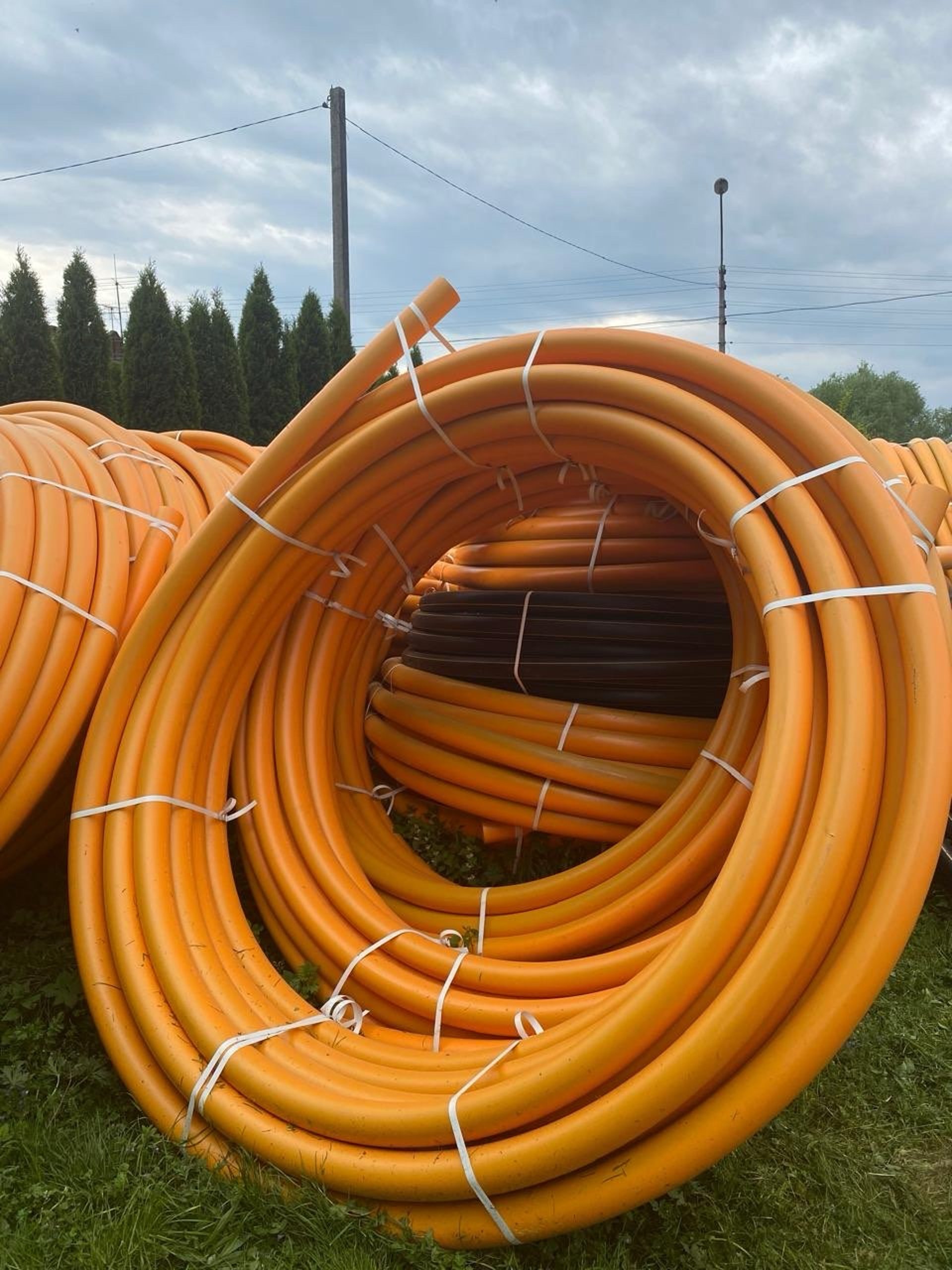 gray computer monitor