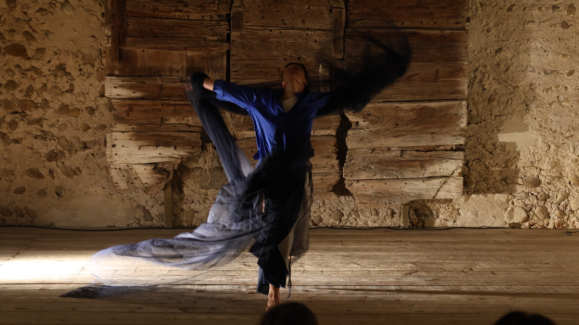 gray computer monitor