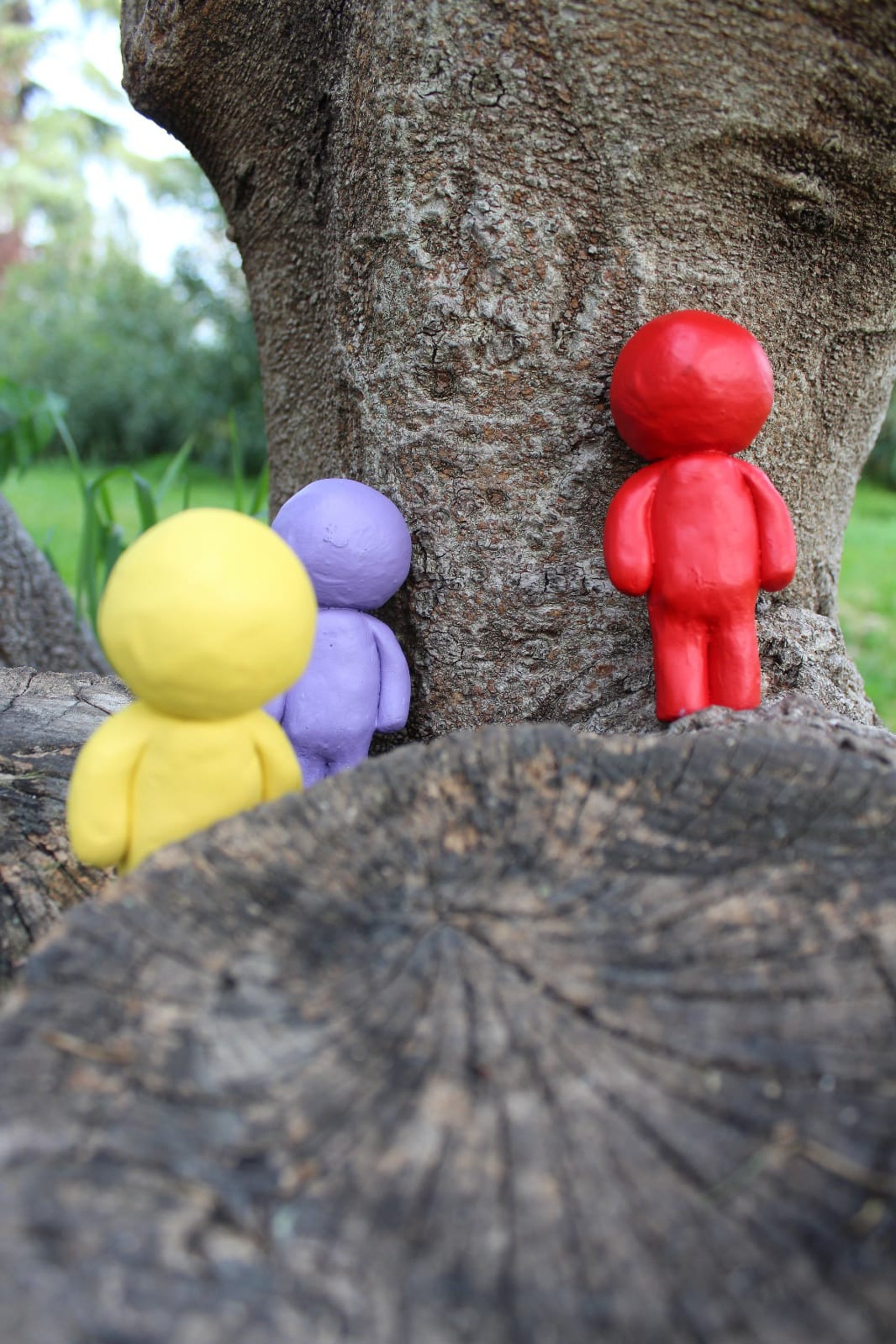 gray computer monitor