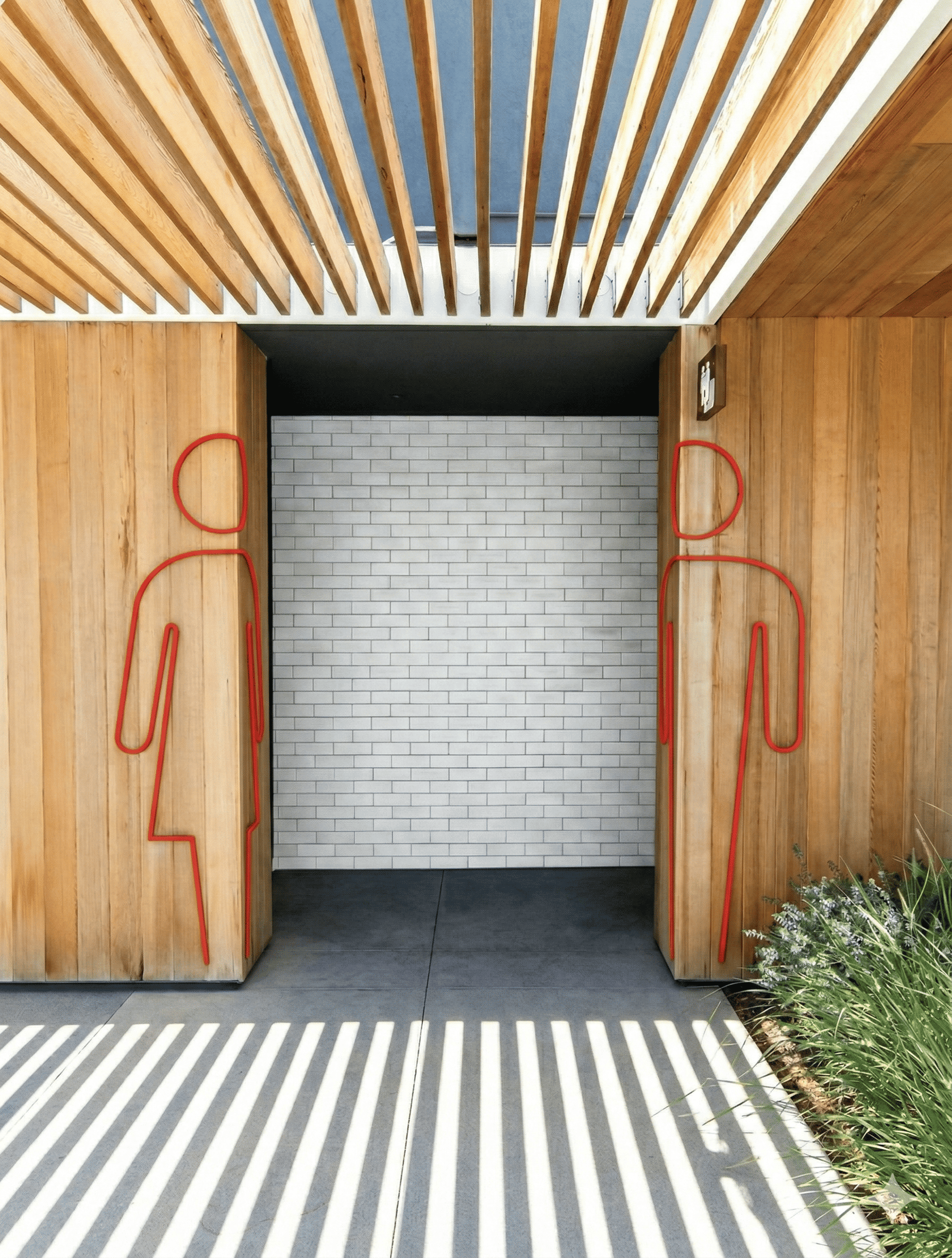 gray computer monitor