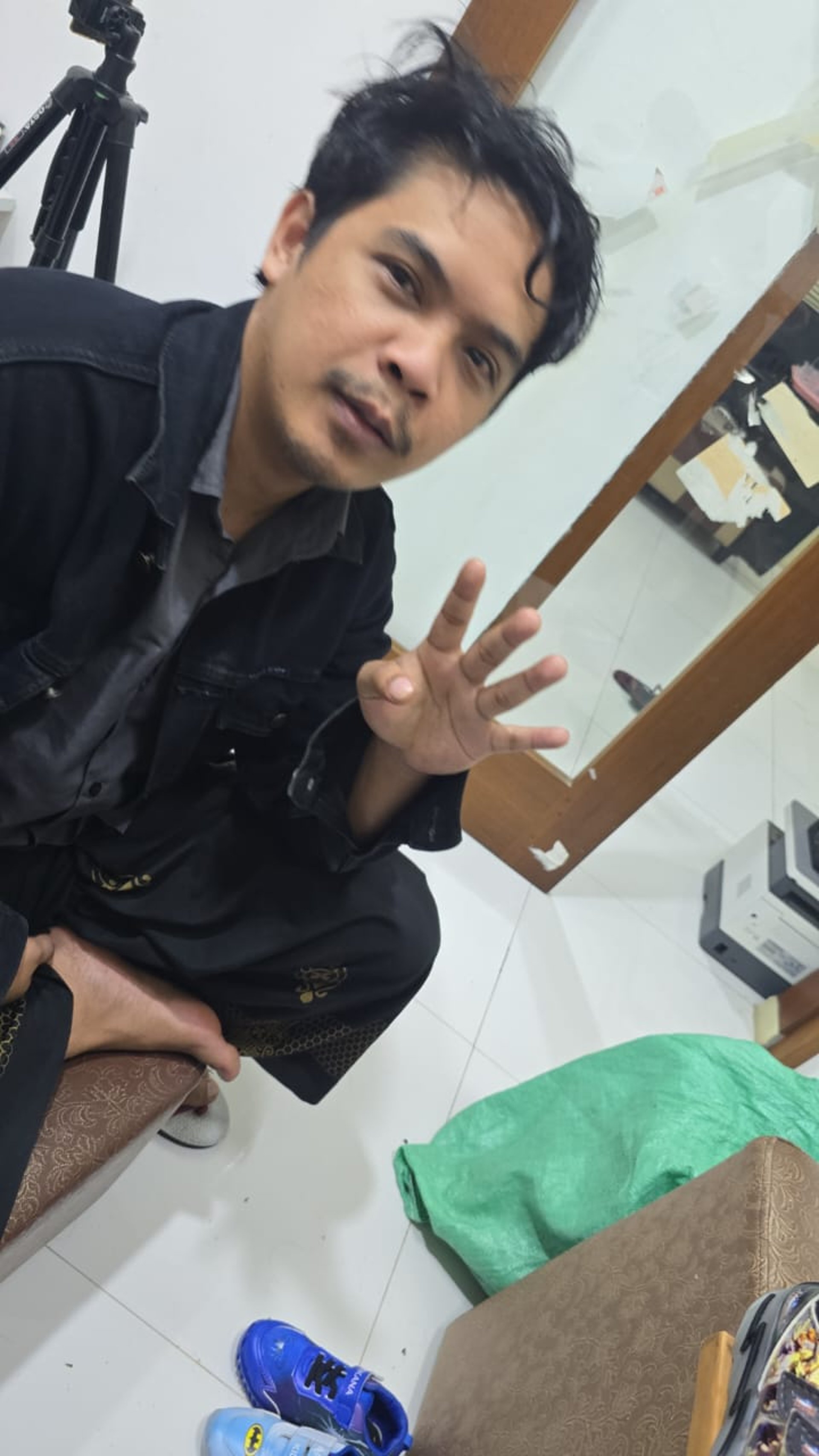 black and white bed linen