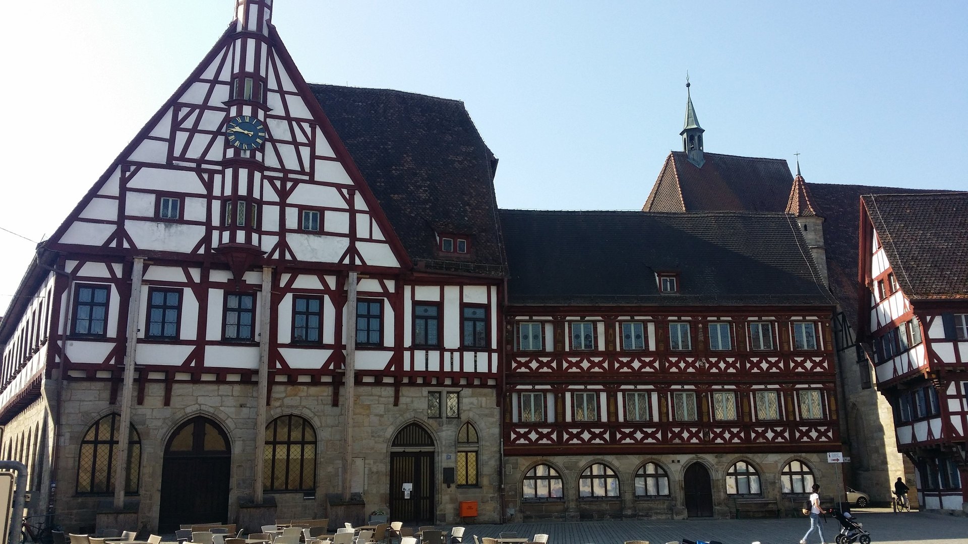 black and white bed linen