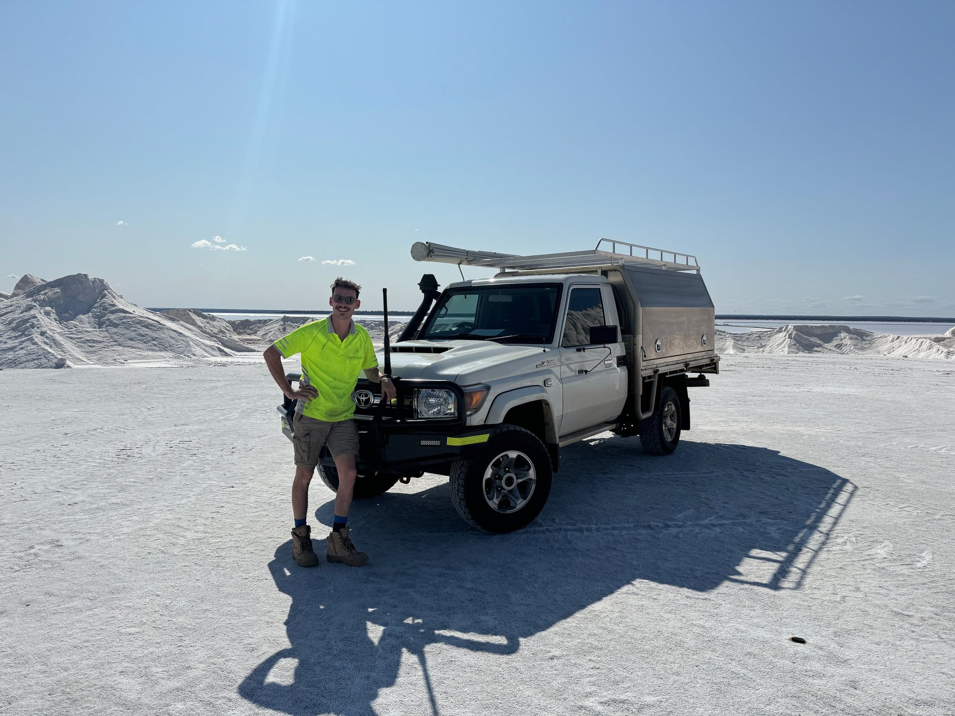 gray computer monitor