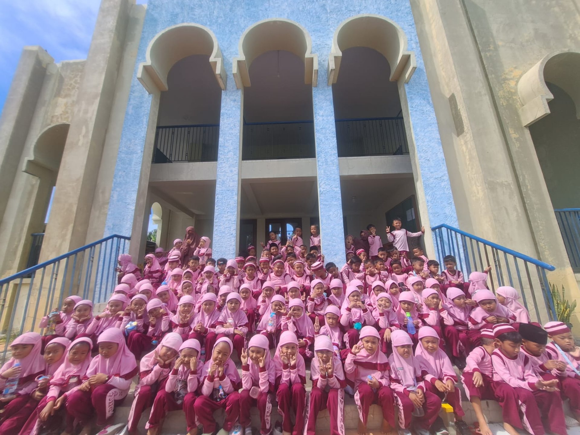 gray computer monitor