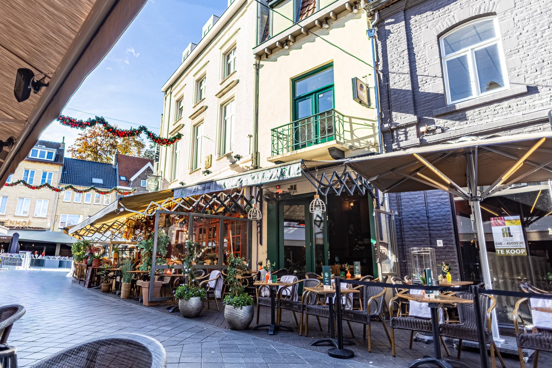 black and white bed linen