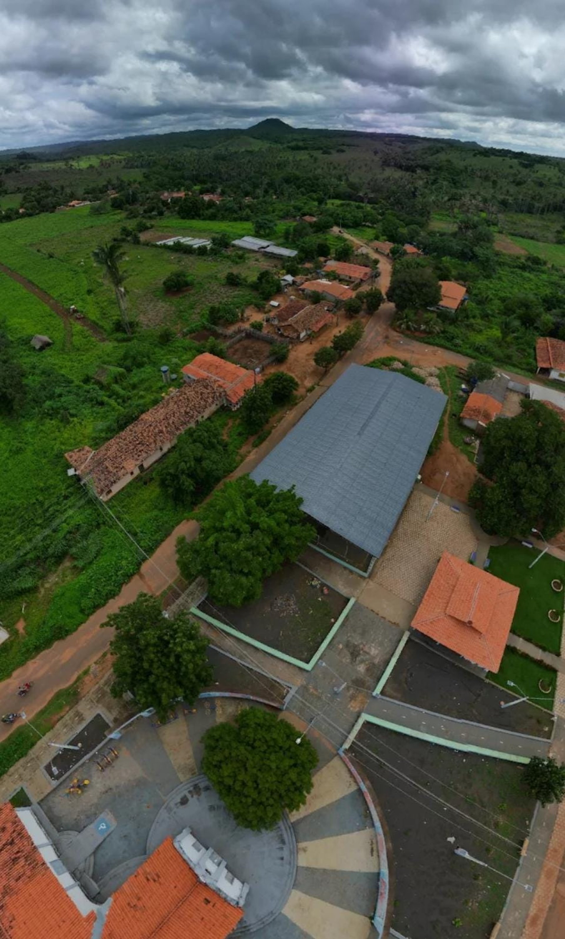 gray computer monitor