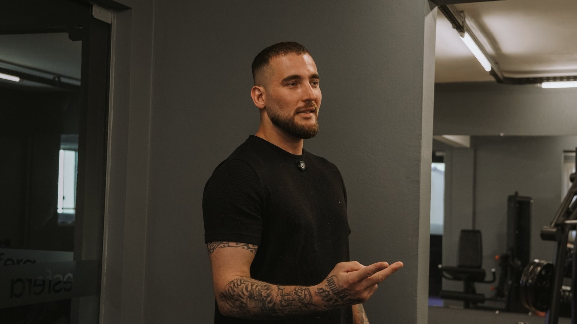 black and white bed linen