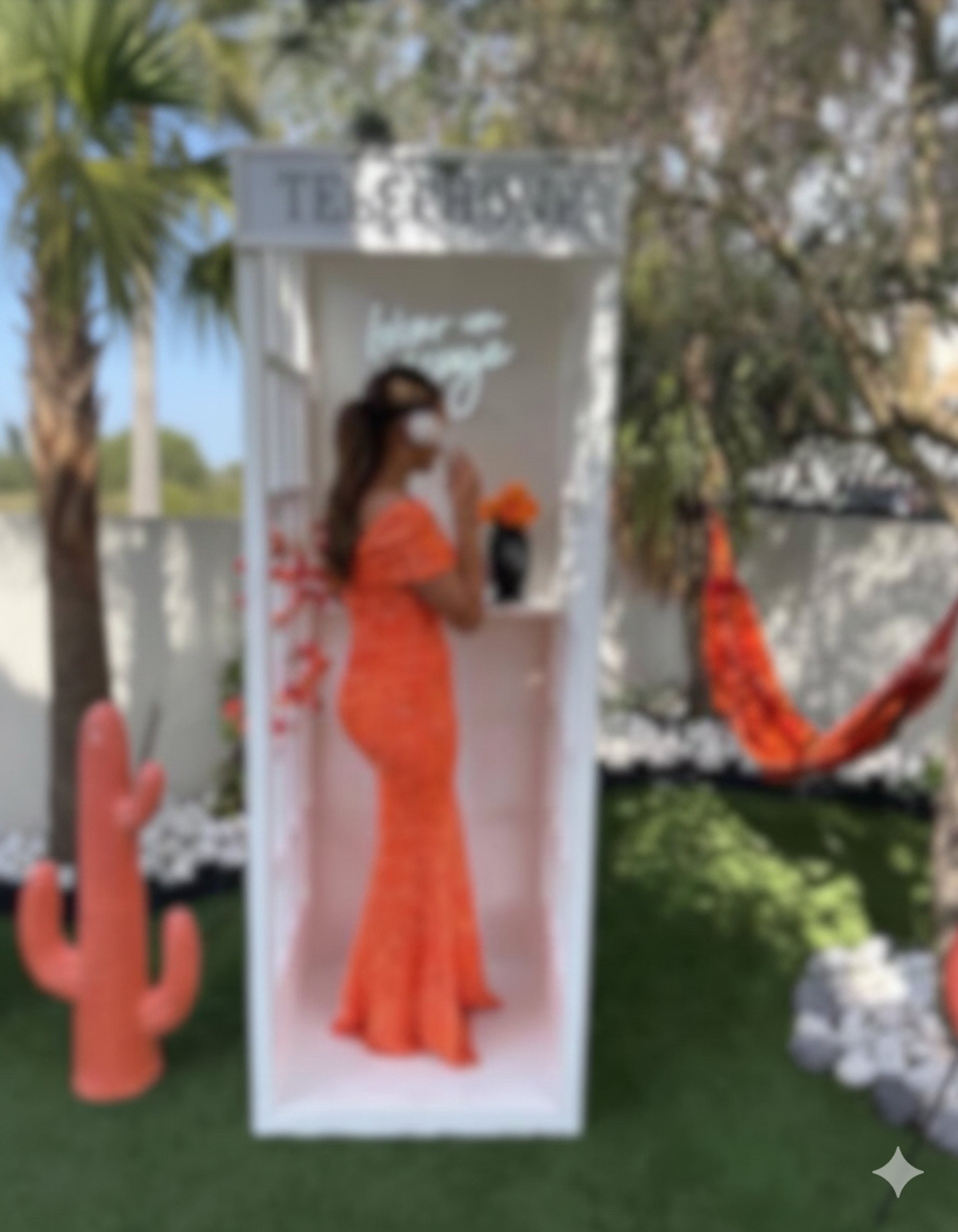 gray computer monitor