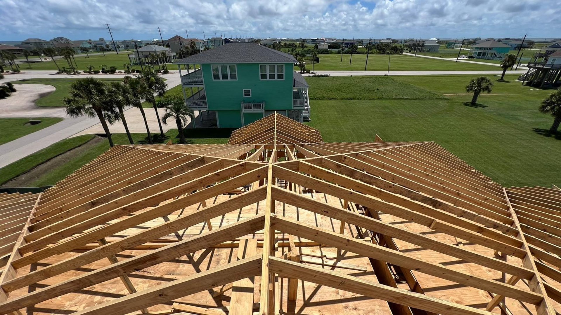 gray computer monitor