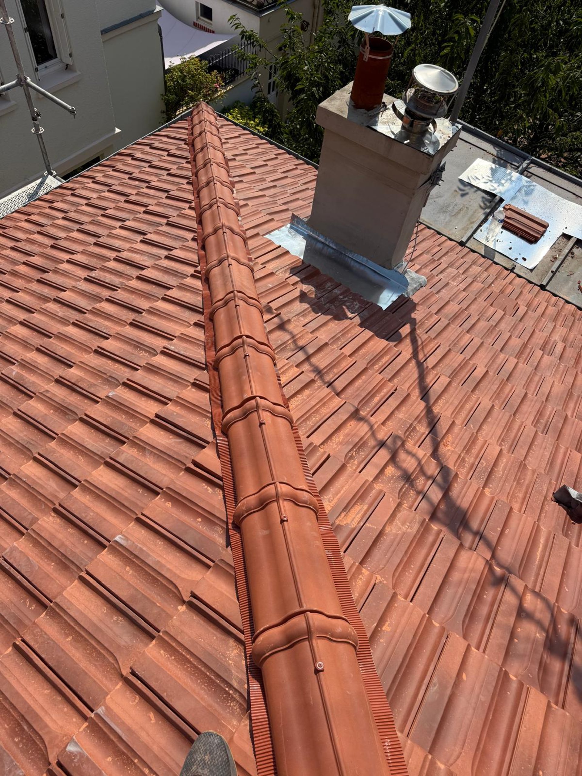 a person wearing blue gloves and holding a hammer