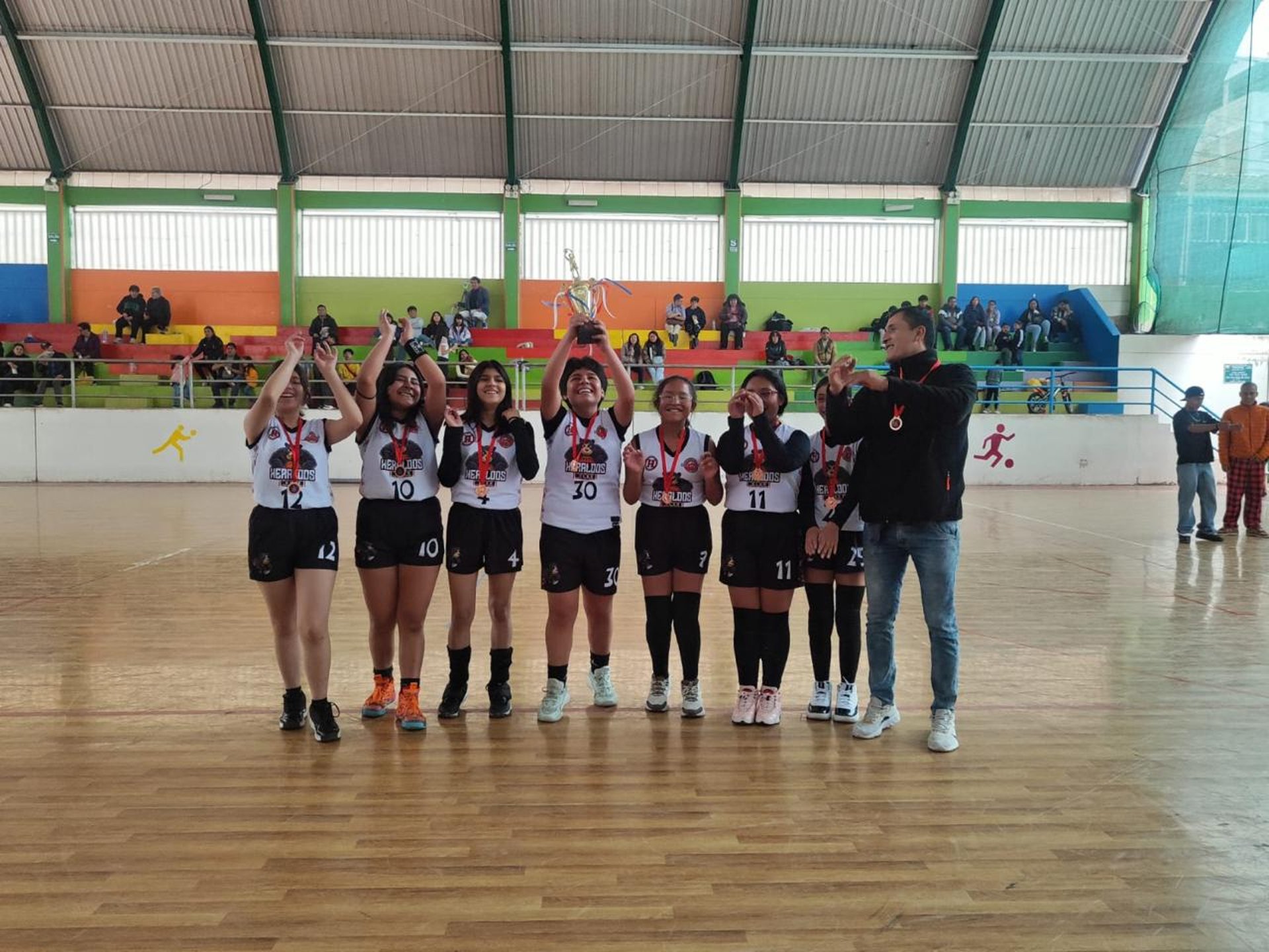 black and white bed linen