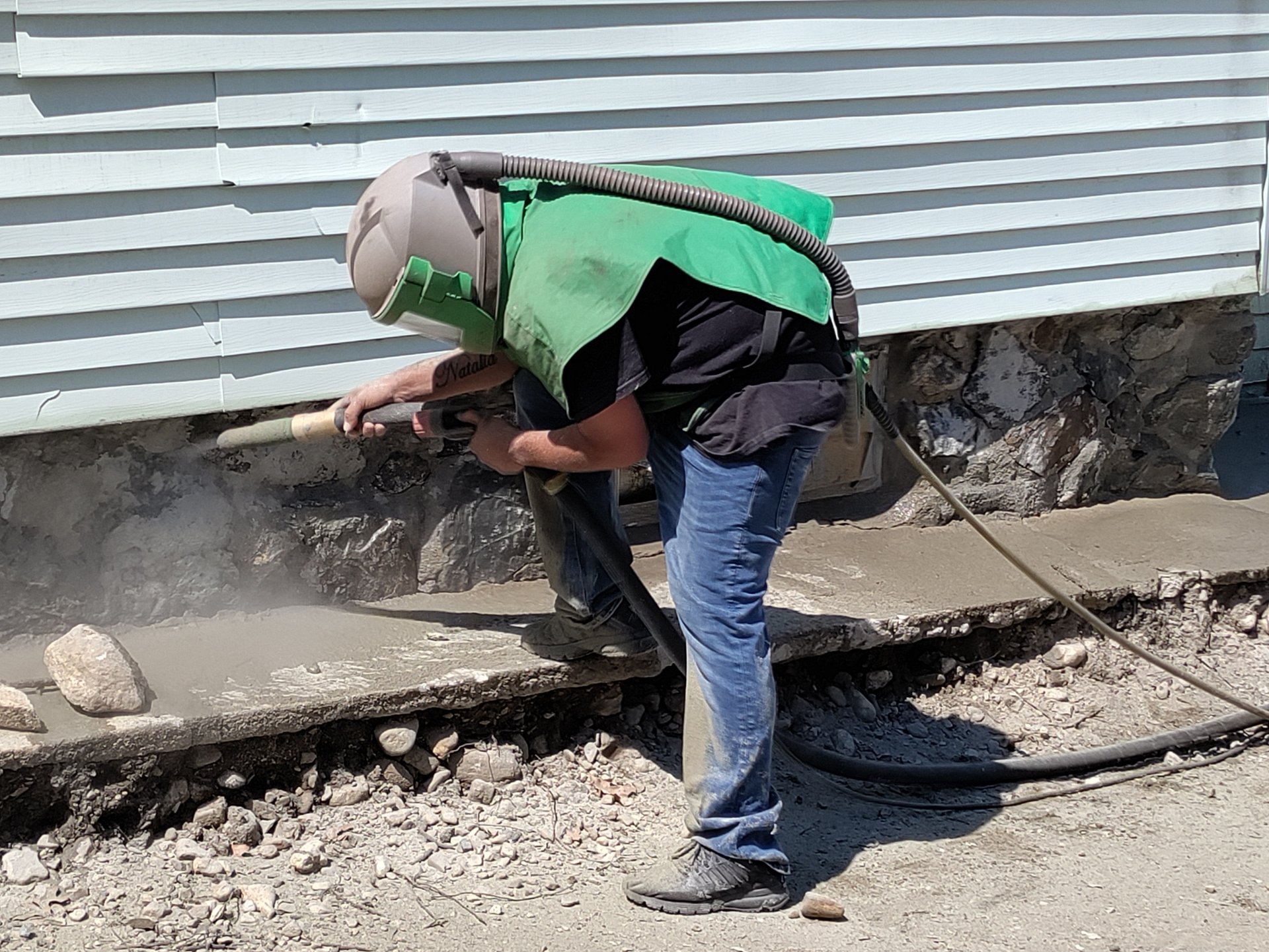 gray computer monitor