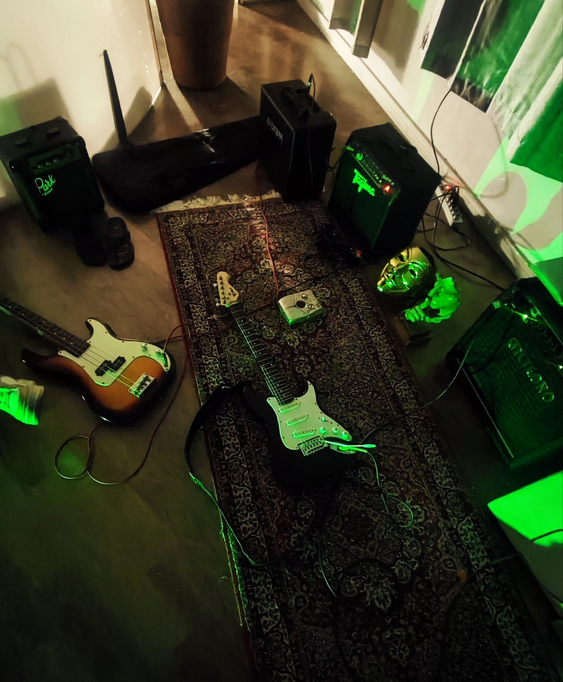 black and white bed linen