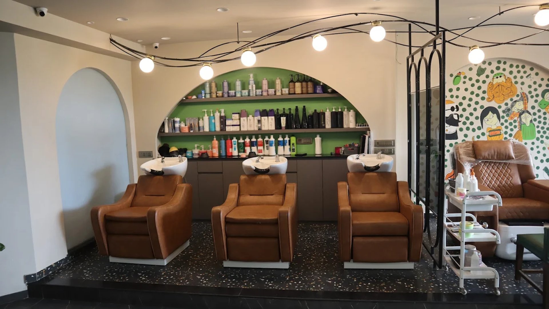 black and white bed linen