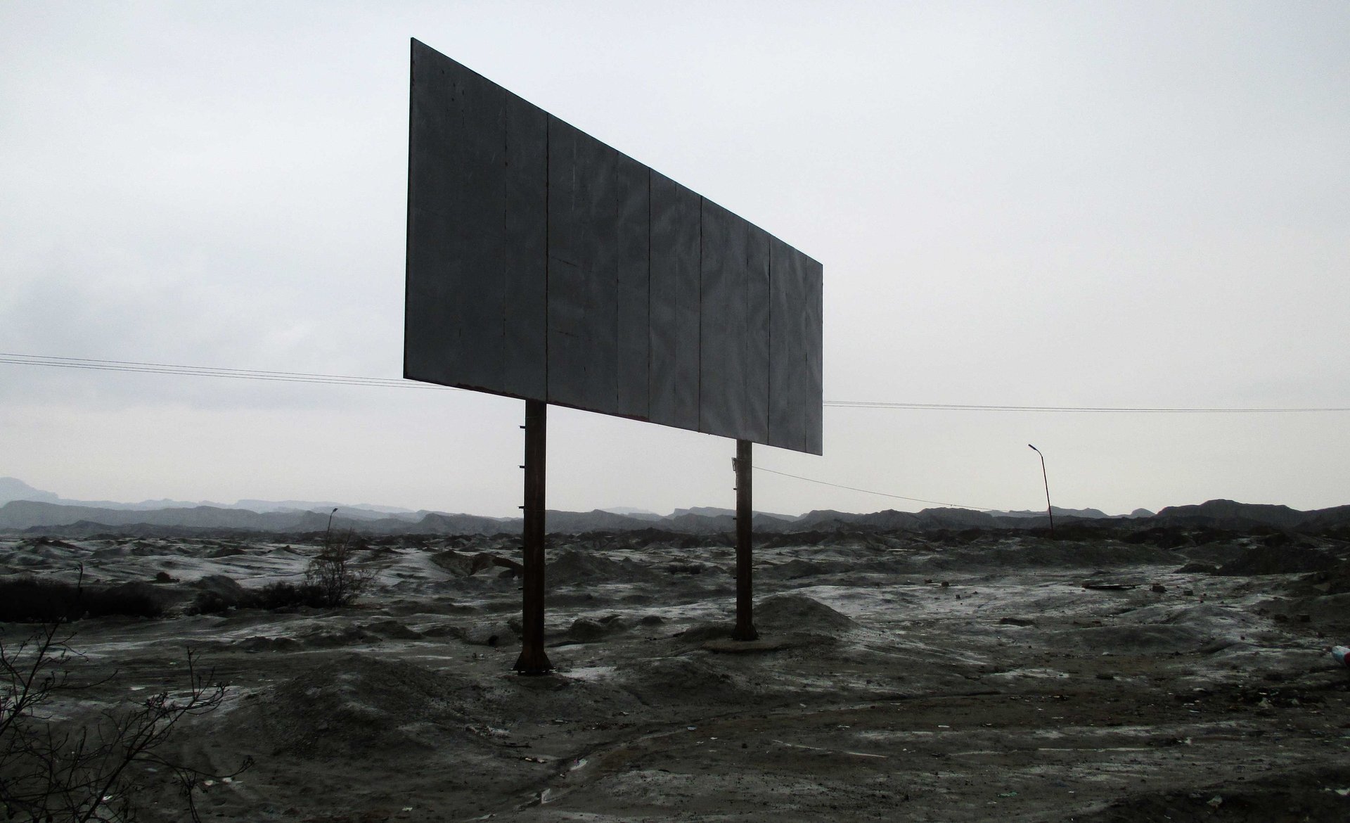 gray computer monitor