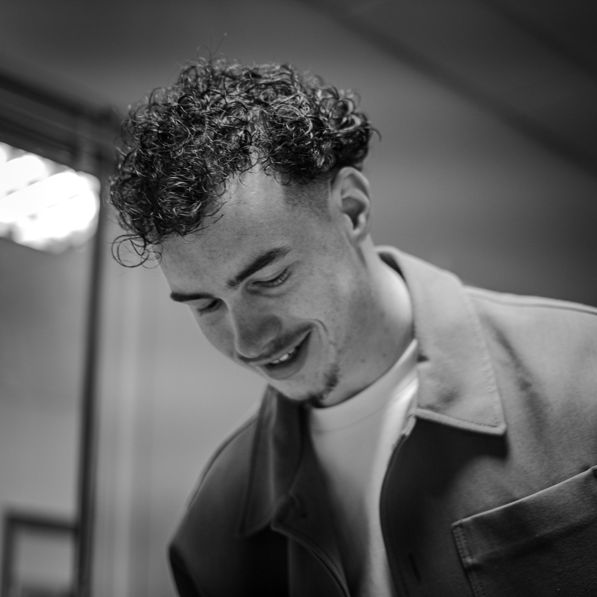 gray computer monitor