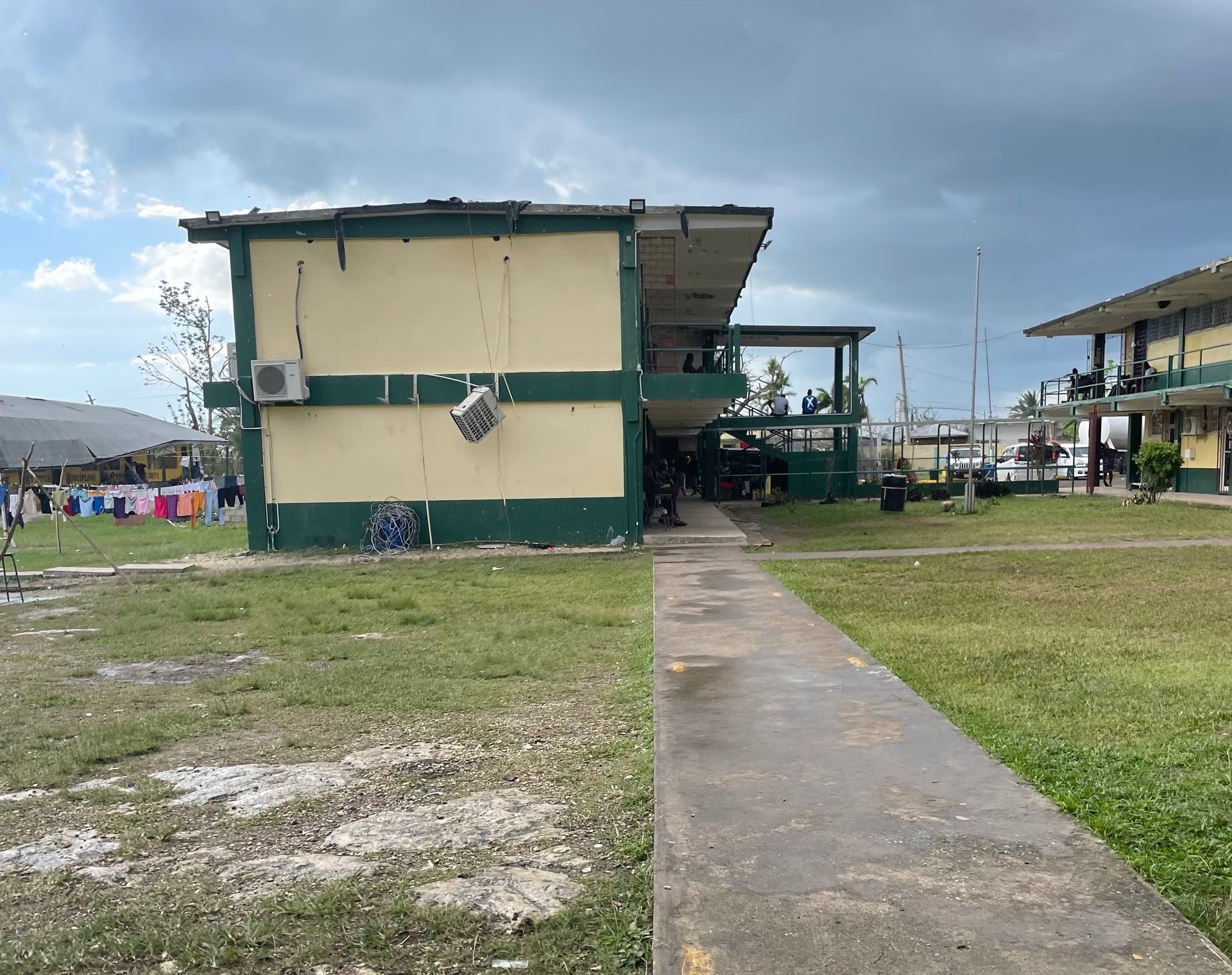 black and white bed linen