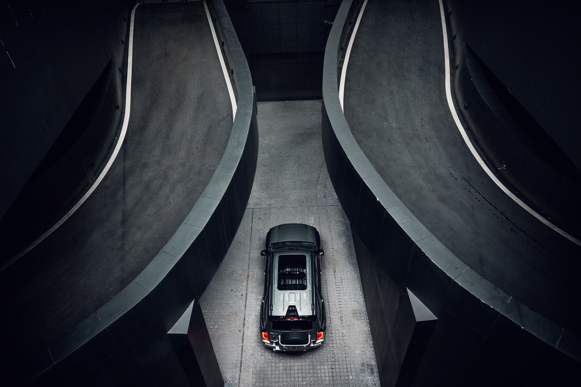 black and white bed linen