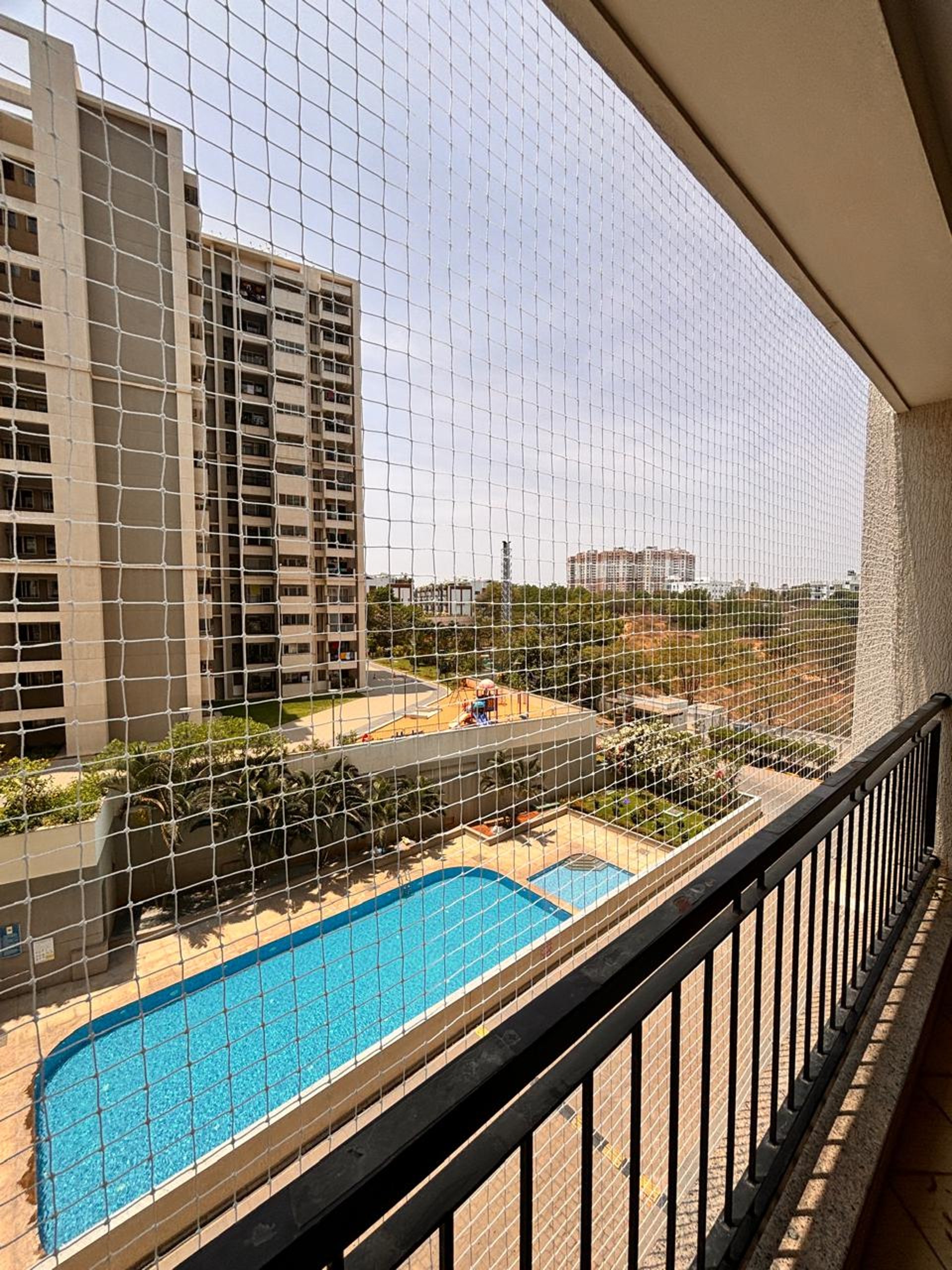 black and white bed linen
