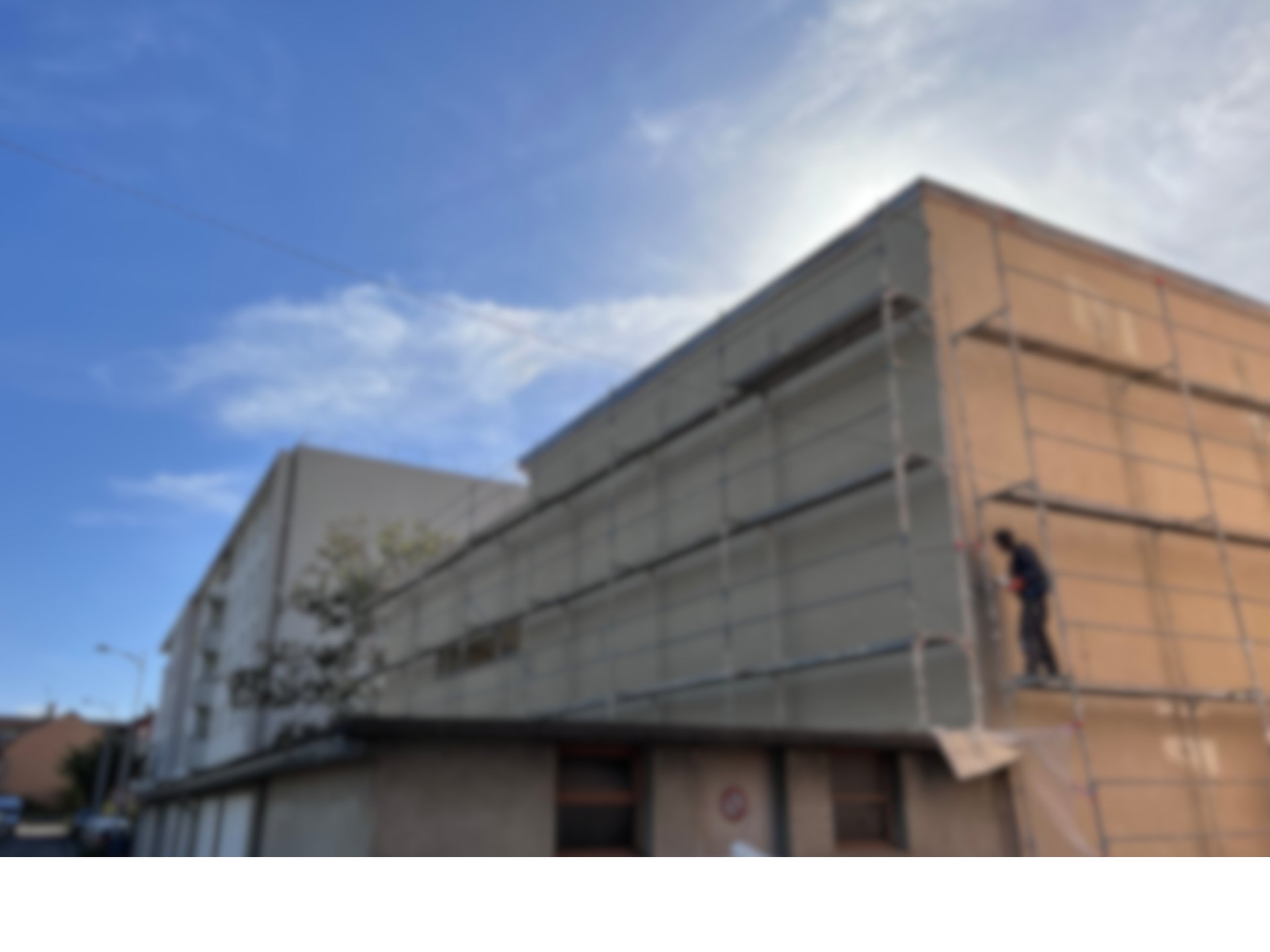 gray computer monitor