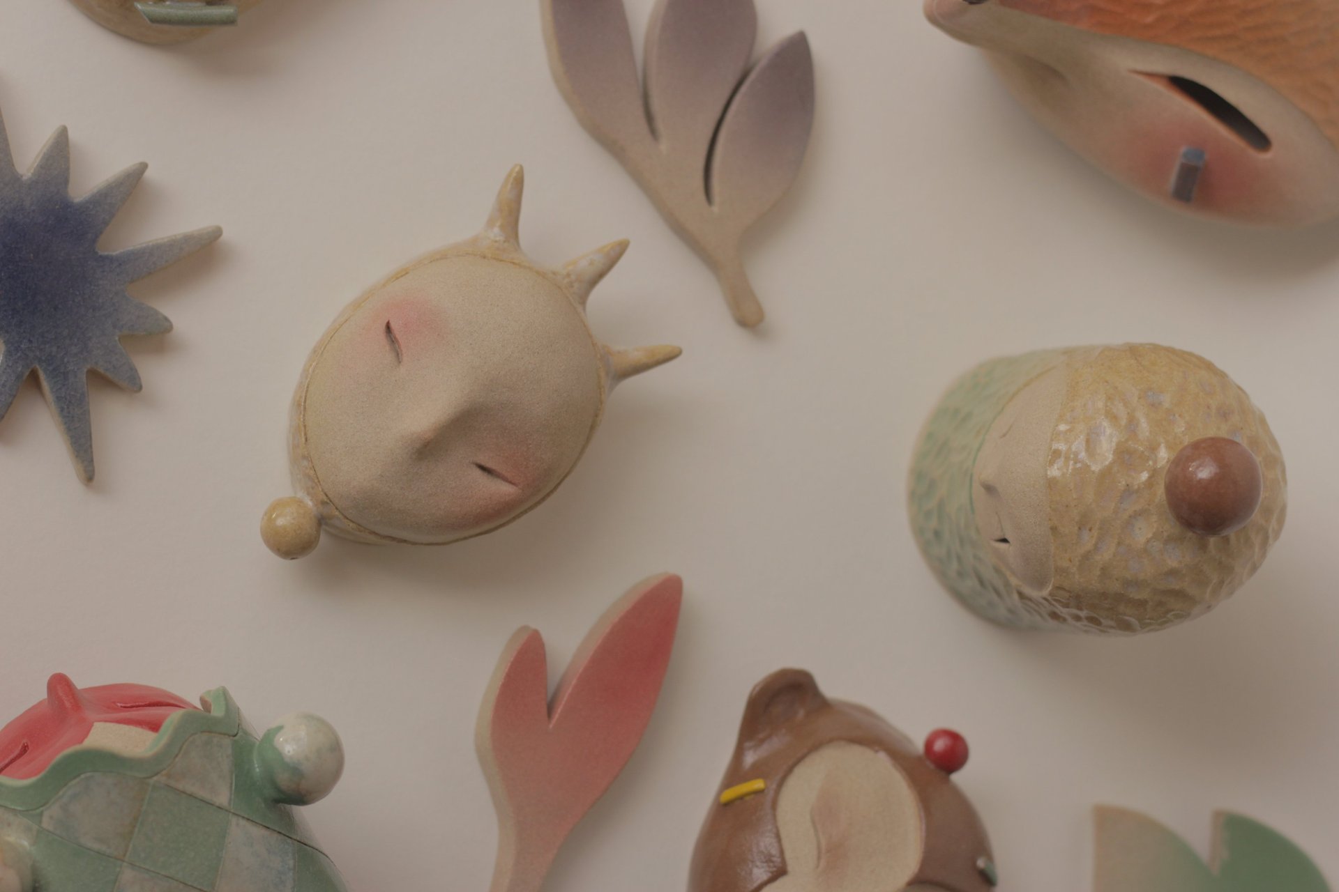 gray computer monitor