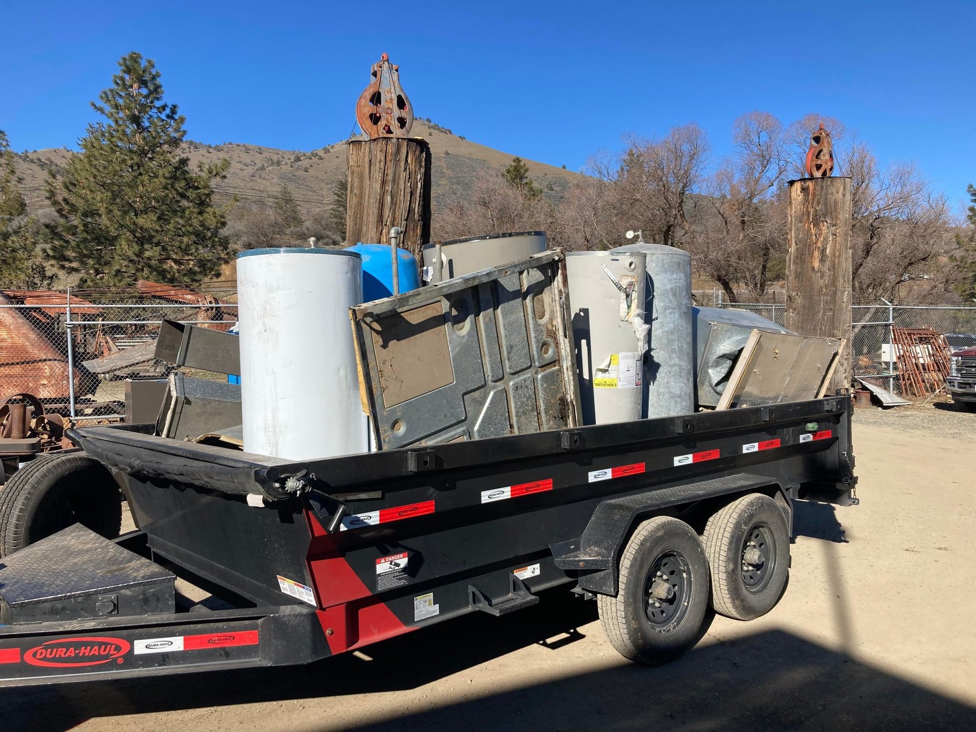 gray computer monitor