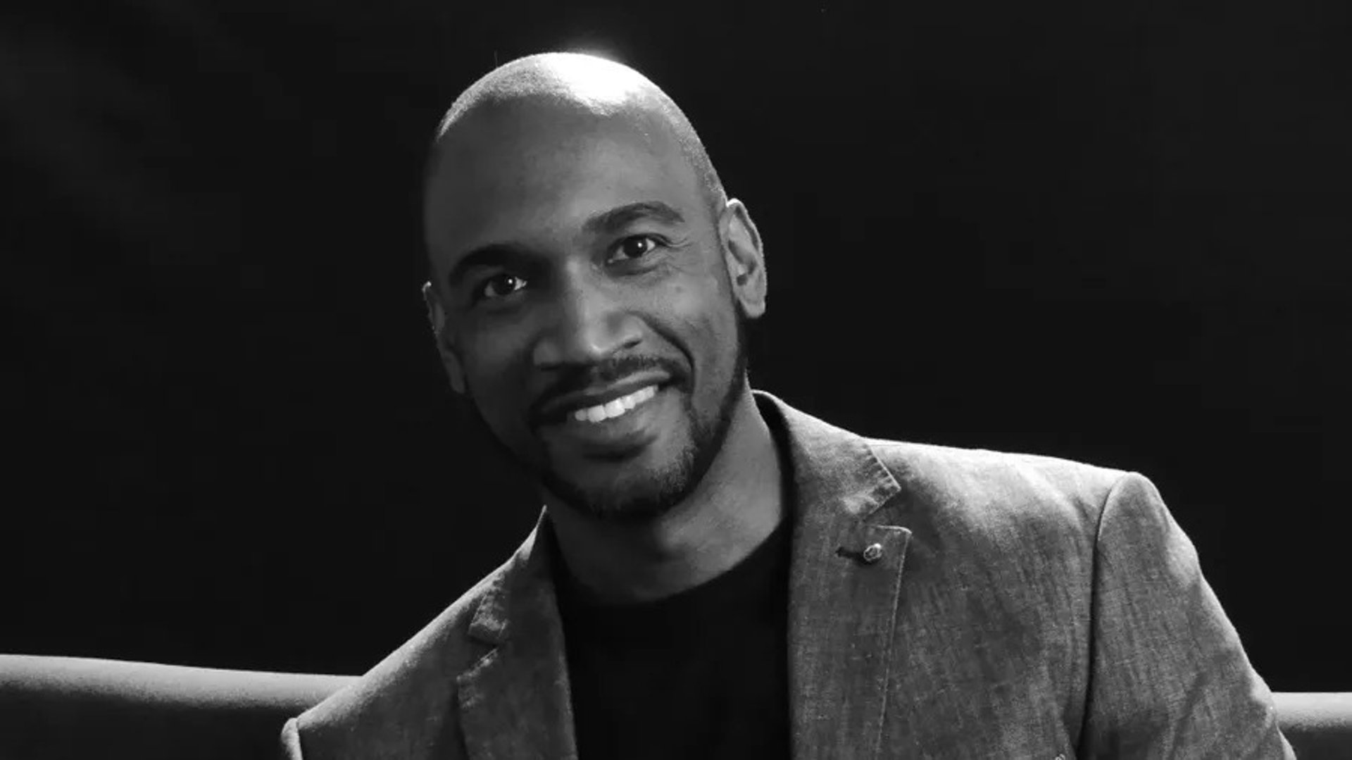 black and white bed linen