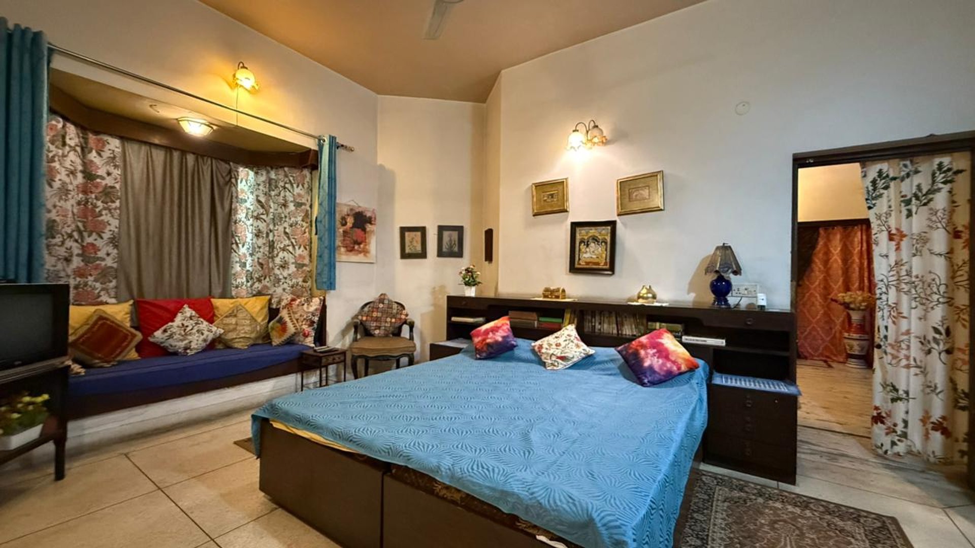 black and white bed linen