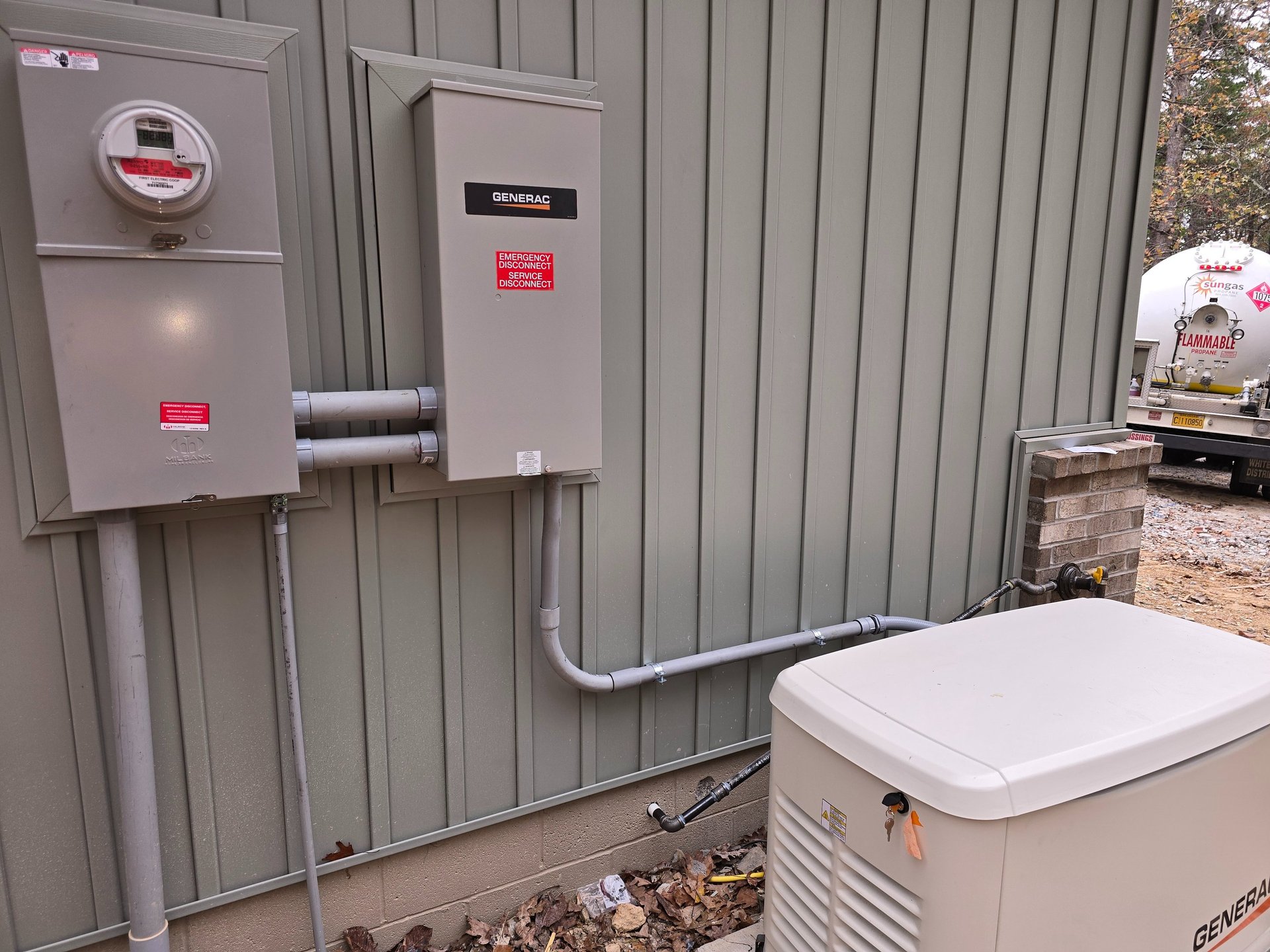 gray computer monitor