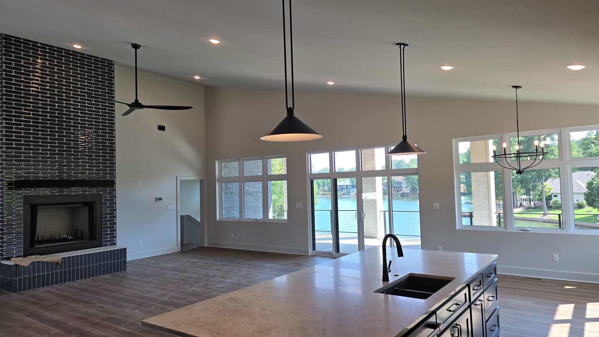 gray computer monitor