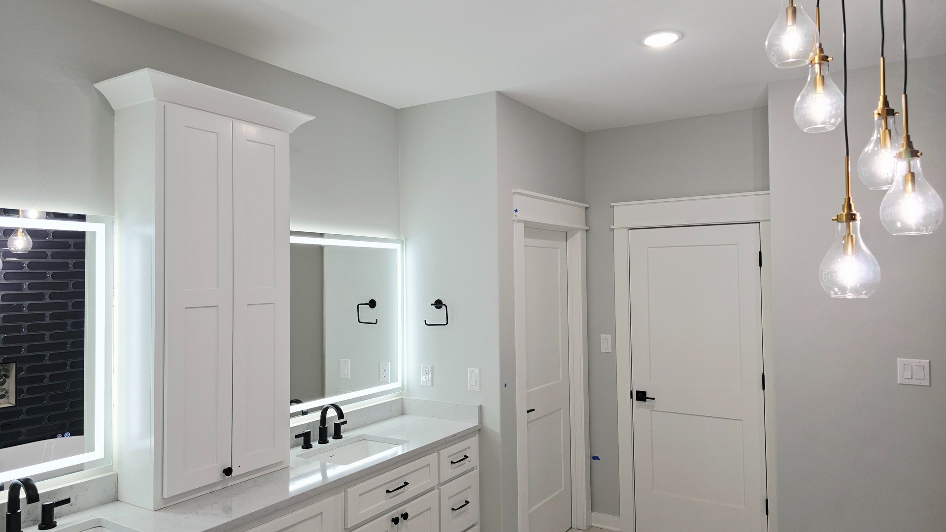 black and white bed linen