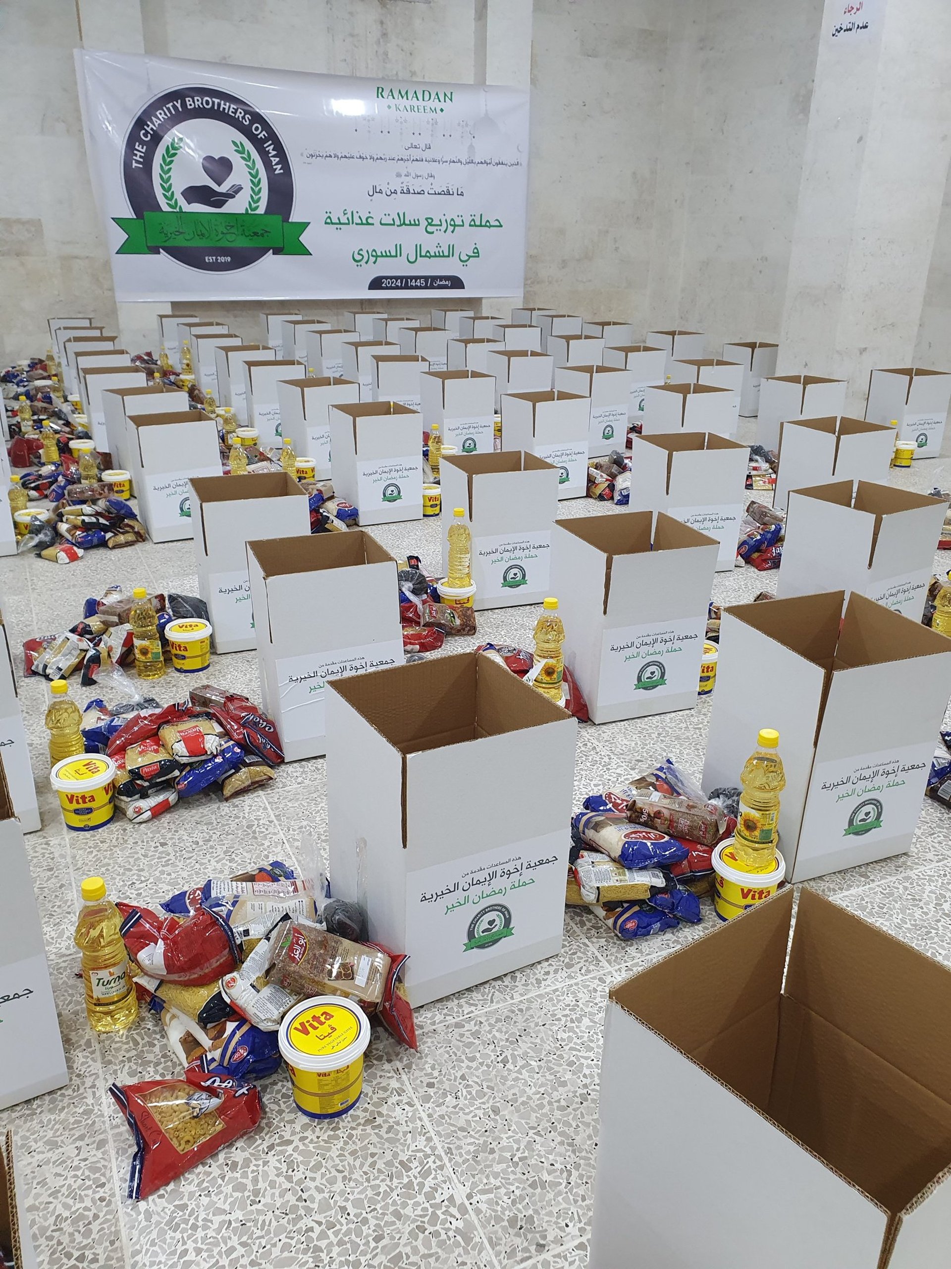 gray computer monitor