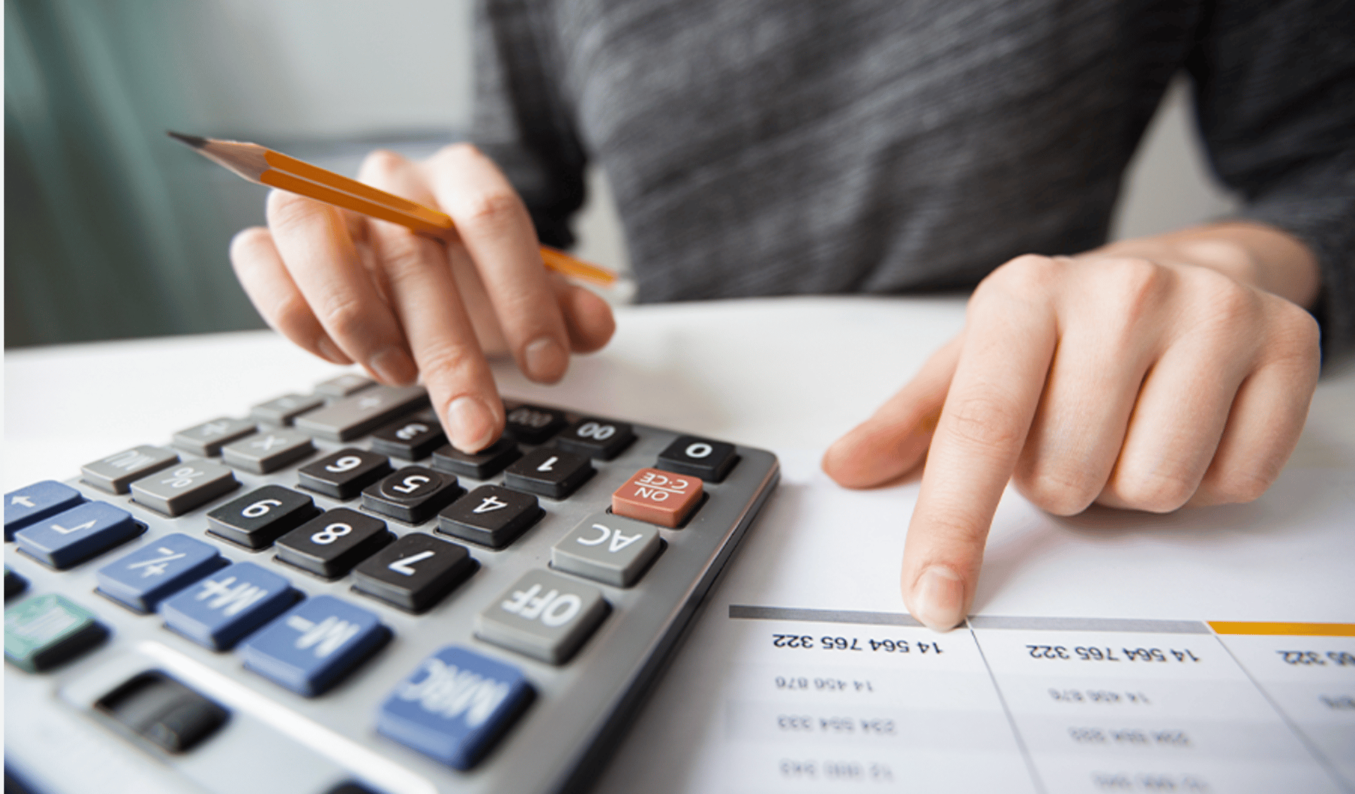 gray computer monitor