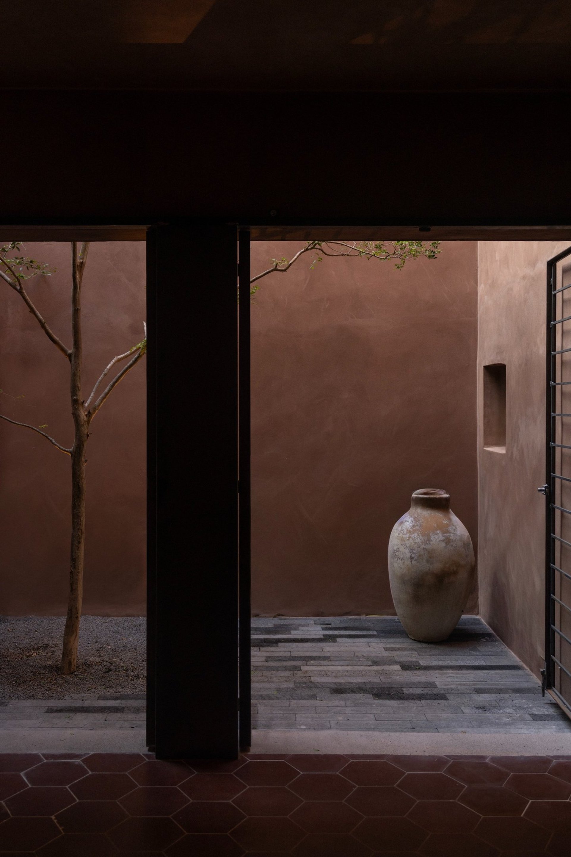 black and white bed linen