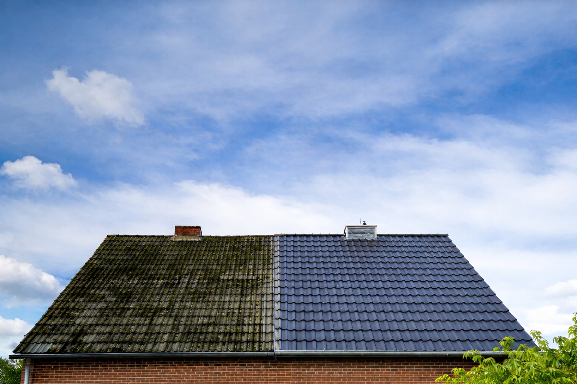 toiture avant apres demoussage par drone