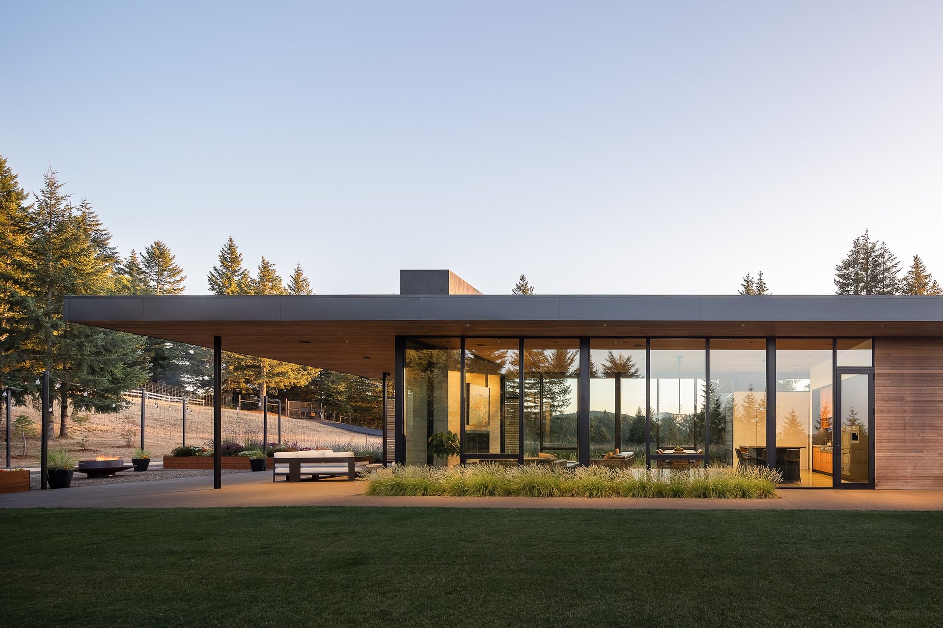 black and white bed linen