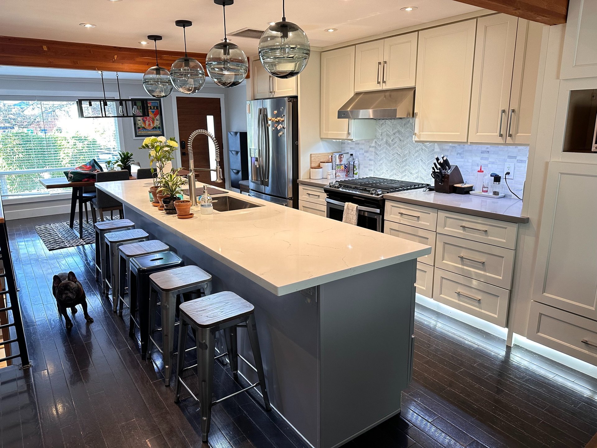 black and white bed linen