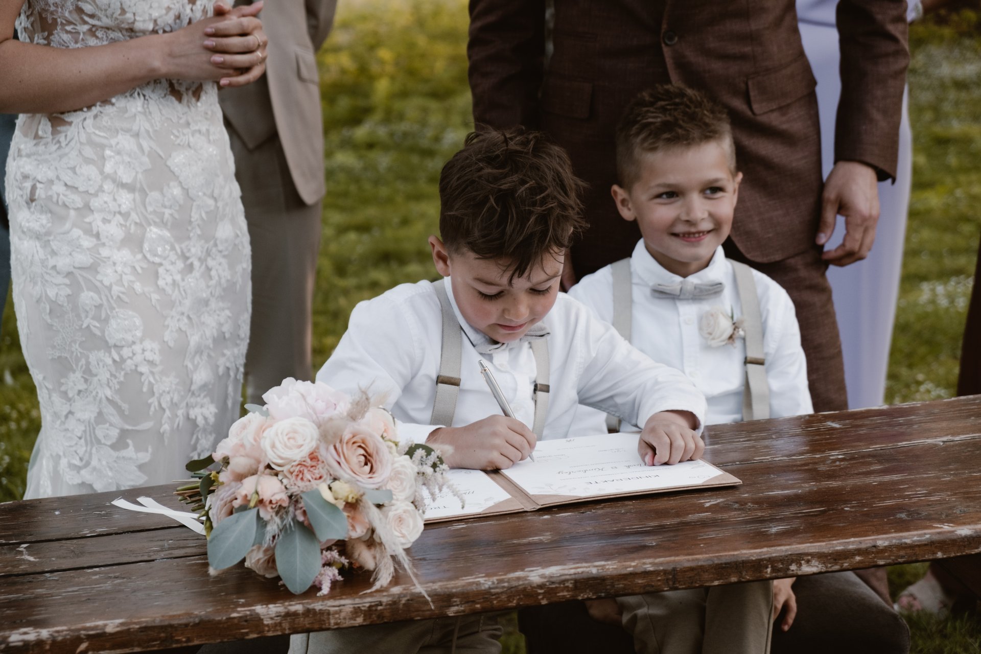 gray computer monitor