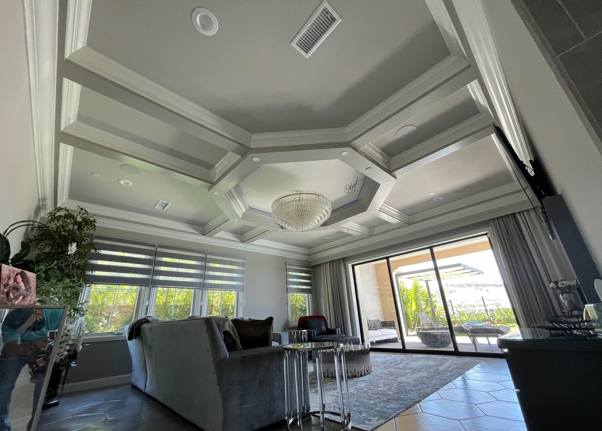 black and white bed linen