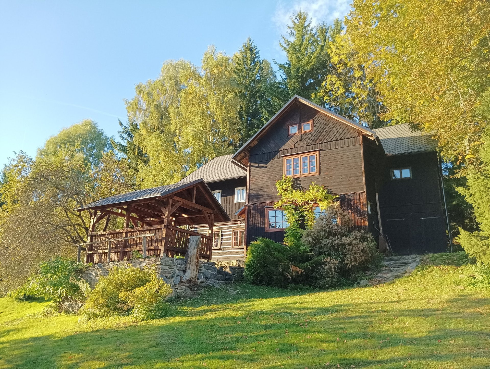 black and white bed linen